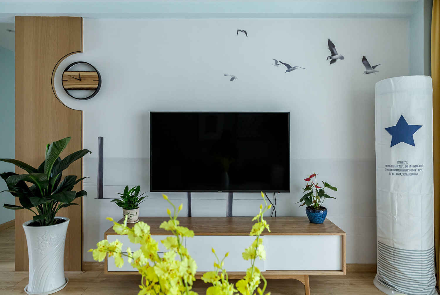 北欧风格三居室电视背景墙设计