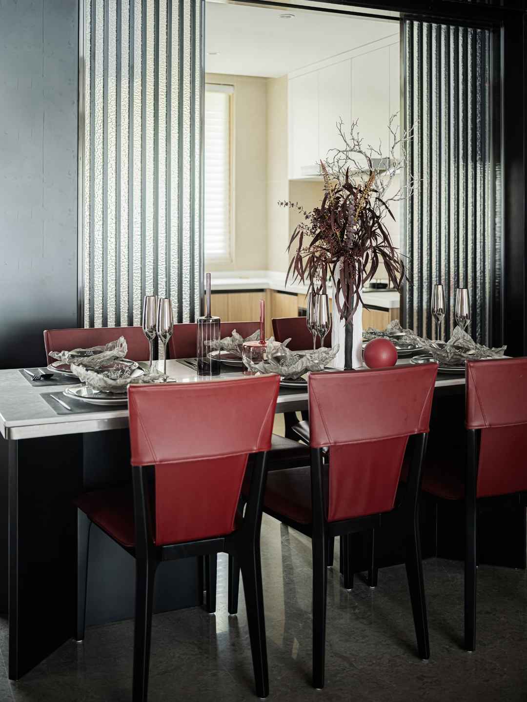 现代风格三居室餐厅装修效果图