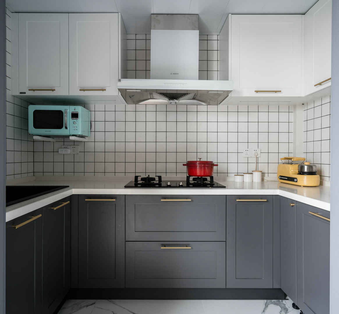 现代轻奢三居室厨房装修效果图