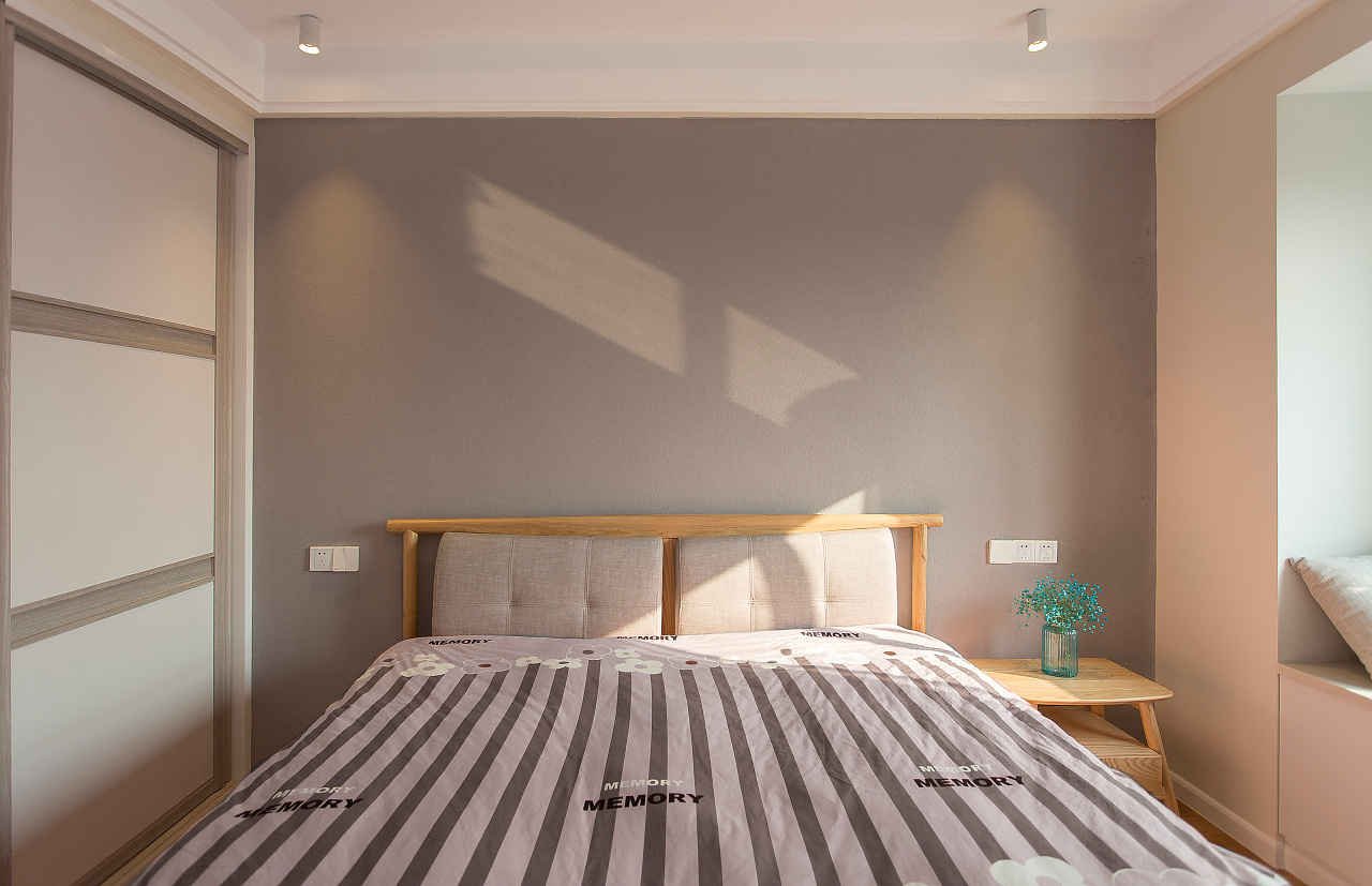 卧室原木北欧风装修效果图片