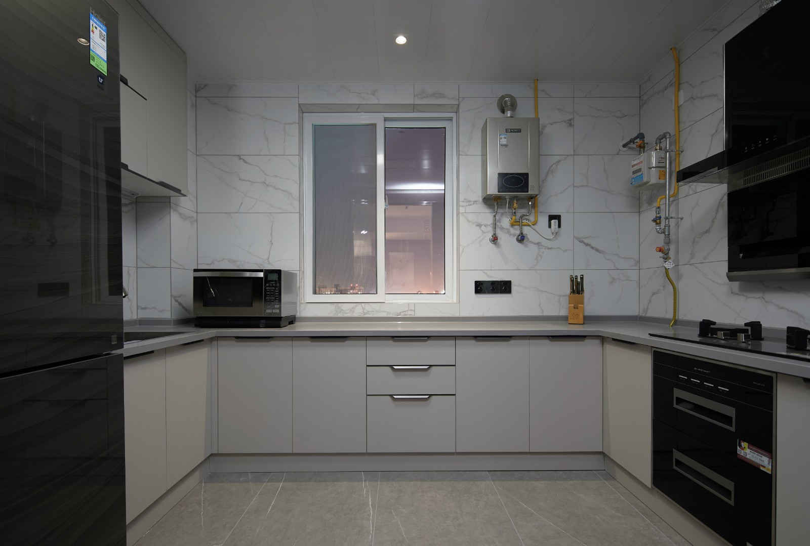 三室两厅厨房现代简约装修效果图