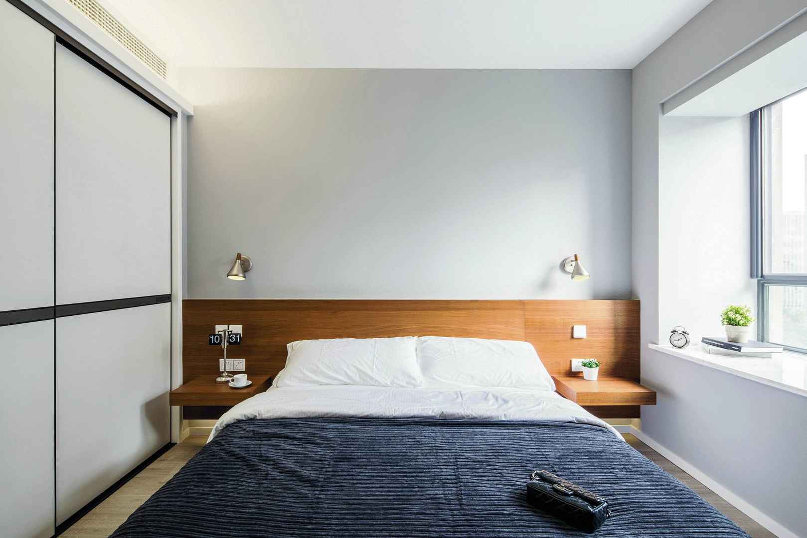 现代简约两室一厅卧室装修效果图