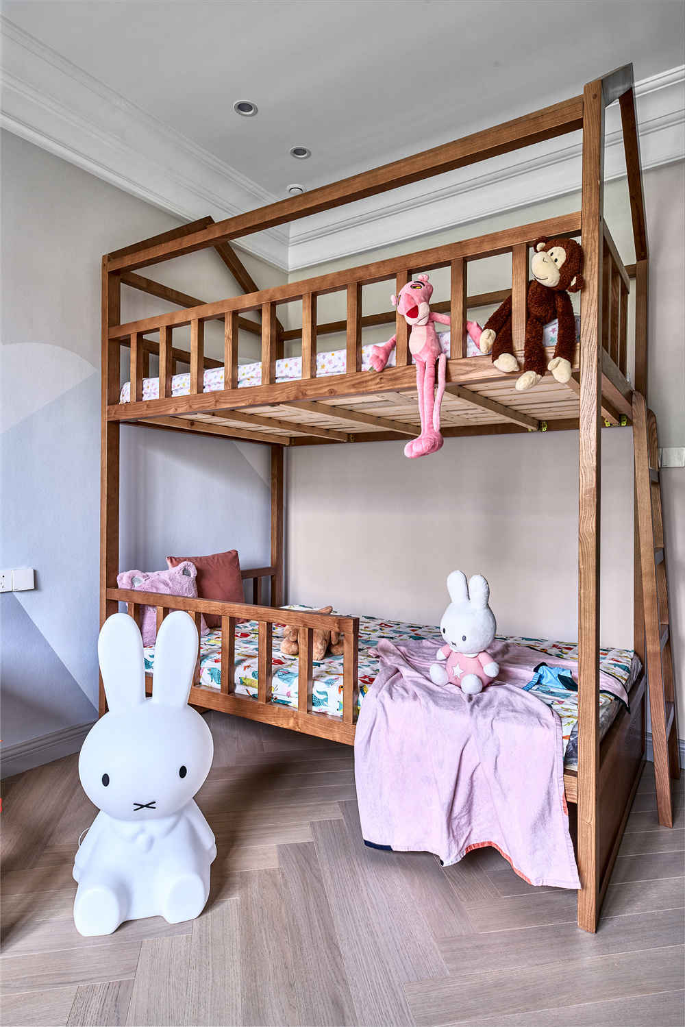 美式轻奢别墅装修儿童床设计